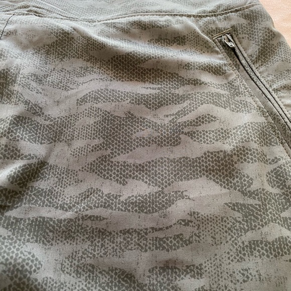 Orvis Active Skort Quick Dry Green Camouflage Lined Shorts Outdoor Casual Large - Picture 3 of 9